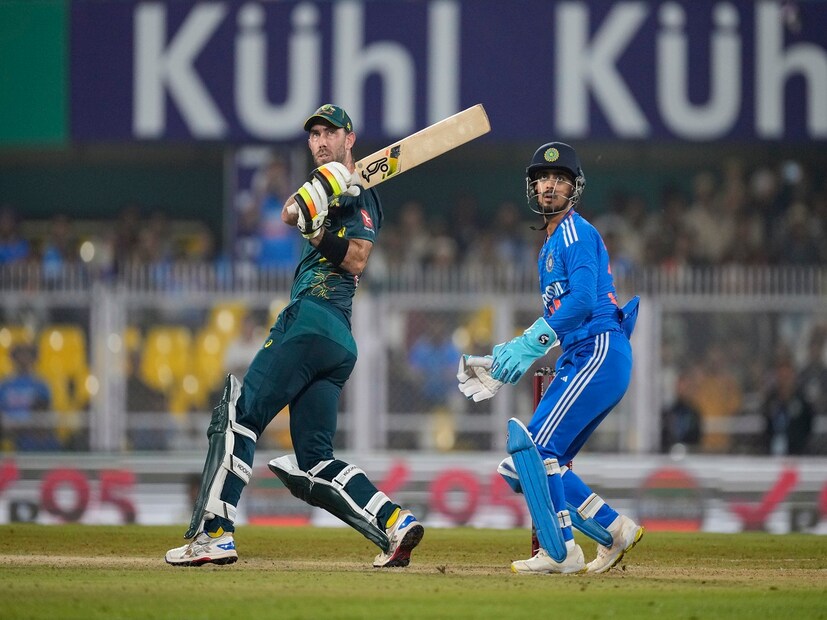 Ind vs Aus 3rd T20 - গুয়াহাটিতে ভারত বনাম অস্ট্রেলিয়া তৃতীয় টি টোয়েন্টি ম্যাচ হল জমজমাট৷ ২-০ সিরিজে এগিয়ে খেলতে নেমেছিল ভারত৷ এদিন ম্যাচ যেমন গড়িয়েছে দুই দলের ক্রিকেটাররাই ব্যাট হাতে নিজেদের দাপট দেখিয়েছে৷ ভারতের ইনিংসে রতুরাজ একাই লাইম লাইট ছিনিয়ে নিয়েছিলেন কিন্তু অস্ট্রেলিয়ার ইনিংসে শুরুতে হেড ও পরে ম্যাক্সওয়েলদারুণ পারফর্ম করেন৷ এদিনের ম্যাচটি তিনি ও অধিনায়ক ওয়েড বার করে নিয়ে অস্ট্রেলিয়াকে সিরিজে বাঁচিয়ে রাখলেন৷ Photo- AP 