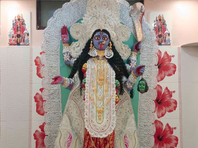 *গত বছর রাখি পূর্ণিমার দিন রাখির বদলে অনুব্রত মণ্ডলের হাতে পড়েছিল জেলের কড়া। অনুব্রতহীন পার্টি অফিসে গত বছর নমো নমো করে হয়েছিল কালীপুজো। অনুব্রতর উপস্থিতিতে যে পার্টি অফিসে নেতাকর্মী, বিধায়ক, সাংসদদের ভিড়ে উপচে পড়ত, সেই কার্যালয় গত বছর জনশূন্য ছিল। সংগৃহীত ছবি। 