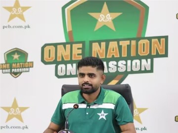 পদত্যাগ করলেন বাবর আজম 