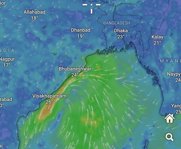 উপকূল ও সংলগ্ন জেলাগুলিতে বৃষ্টির সম্ভাবনা বৃহস্পতি ও শুক্রবার। দক্ষিণবঙ্গে আগামী ২৪ ঘণ্টায় উত্তুরে হাওয়ার প্রভাব। জেলায় জেলায় পরিষ্কার আকাশ, স্বাভাবিক তাপমাত্রা; হেমন্তের আবহাওয়া। আজও একই রকম থাকবে তাপমাত্রা, তারপর সামান্য বাড়বে রাতের তাপমাত্রা। মঙ্গলবার থেকে শুক্রবারের মধ্যে ৩ ডিগ্রি সেলসিয়াস তাপমাত্রা বাড়তে পারে। রাতের তাপমাত্রা বাড়লেও দিনের তাপমাত্রা সামান্য কমবে বলে ইঙ্গিত আবহাওয়া দফতরের। 