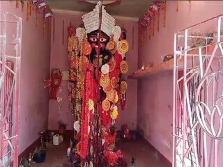 ভাতারের এই মন্দির থেকে খয়া গিয়েছে গয়না । 