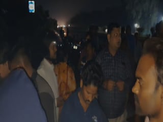 ঘটনার প্রতিবাদে জাতীয় সড়ক অবরোধ করেন স্থানীয় বাসিন্দারা৷ 