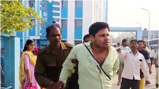 ব্যাপক মার খেলেন সিকিউরিটি ইনচার্জ