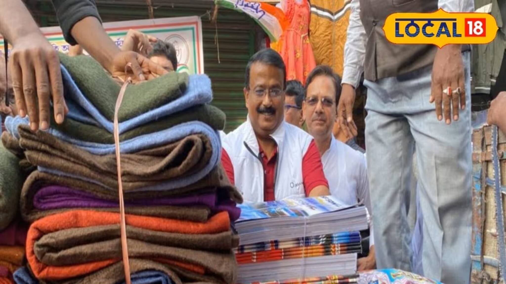 South 24 Parganas News: অবশেষে কংগ্রেসের ত্রাণ পেল অগ্নিদগ্ধ দলুয়াখাকি, যদিও ঢোকা গেল না গ্রামে