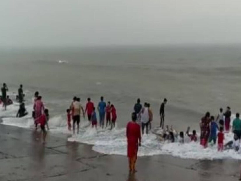 কলকাতা-সহ উপকূল ও সংলগ্ন এলাকায় মেঘলা আকাশ। বেলা যত বাড়বে, বৃষ্টির সম্ভাবনা ততই বাড়বে। দফায় দফায় হালকা মাঝারি বৃষ্টির পূর্বাভাস। (প্রতীকী ছবি)