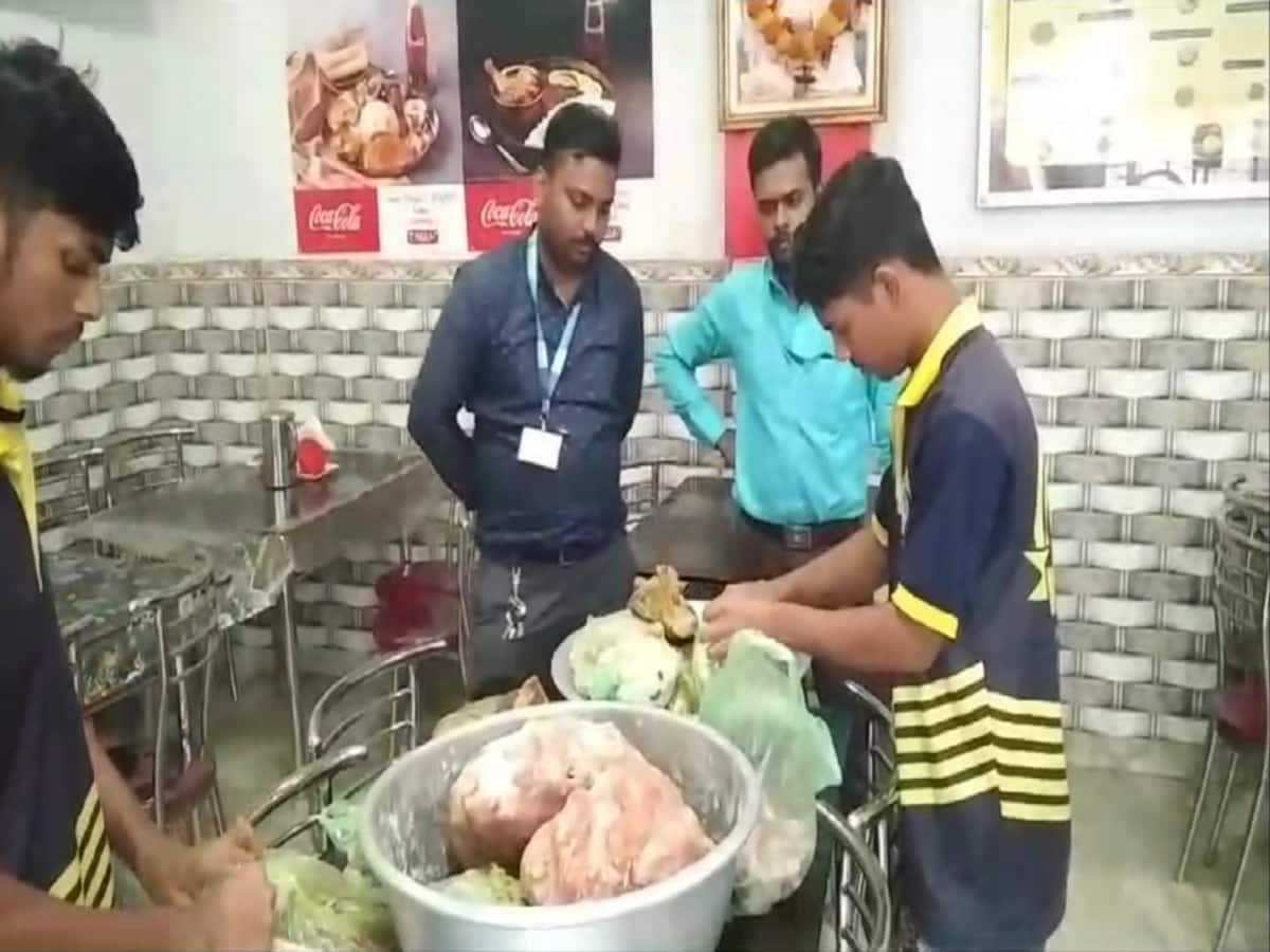 হোটেলে ফুড অফিসারদের হানা