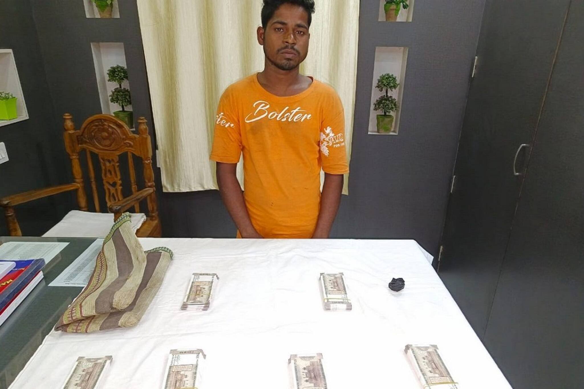 লক্ষ লক্ষ টাকার জাল নোট উদ্ধার মালদহে ! পুলিশের জালে পাচারকারি