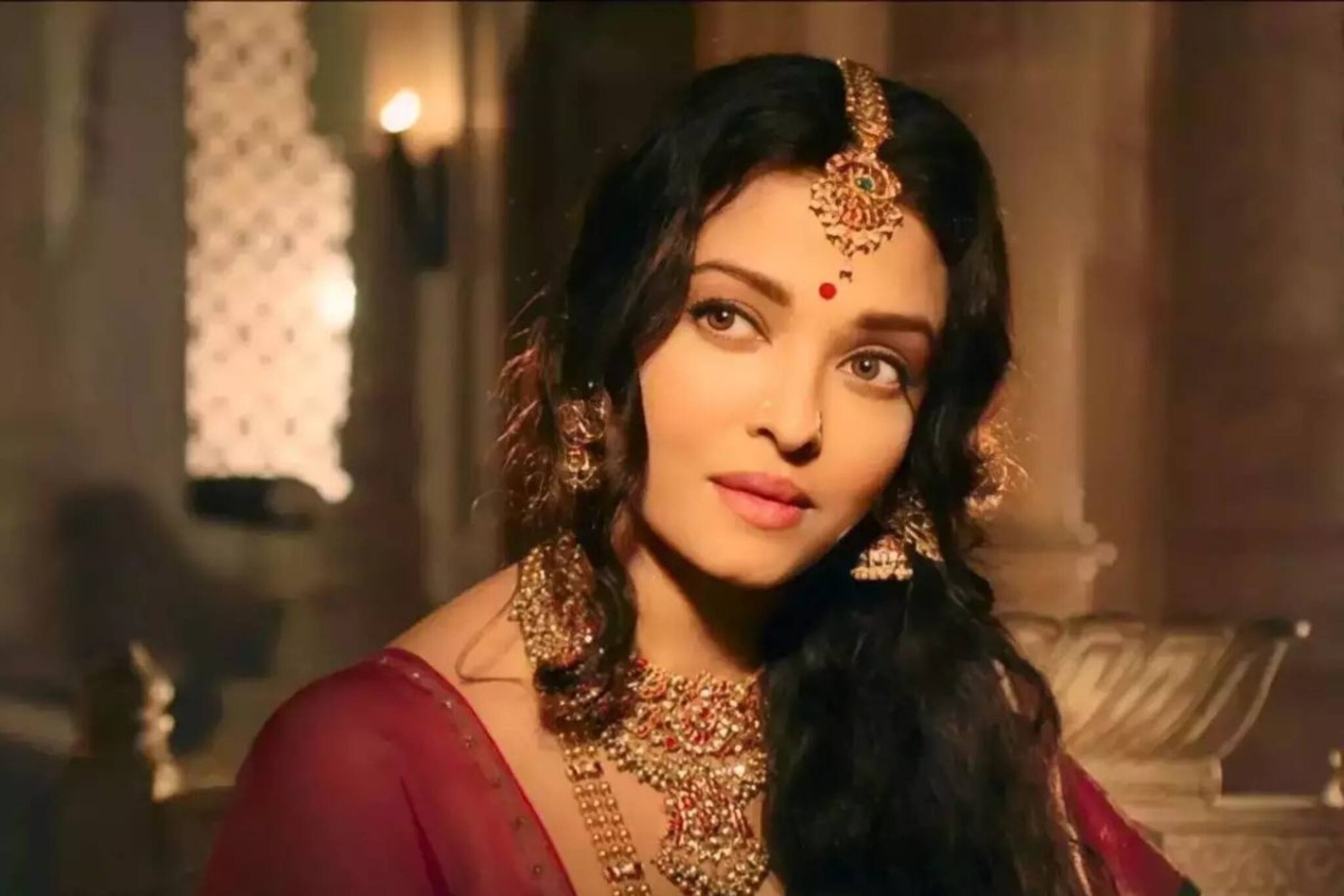 সব হিসেব ওলটপালট...! অভিষেকের সঙ্গে বিচ্ছেদের জল্পনার মধ্যে এ কী করলেন ঐশ্বর্য?