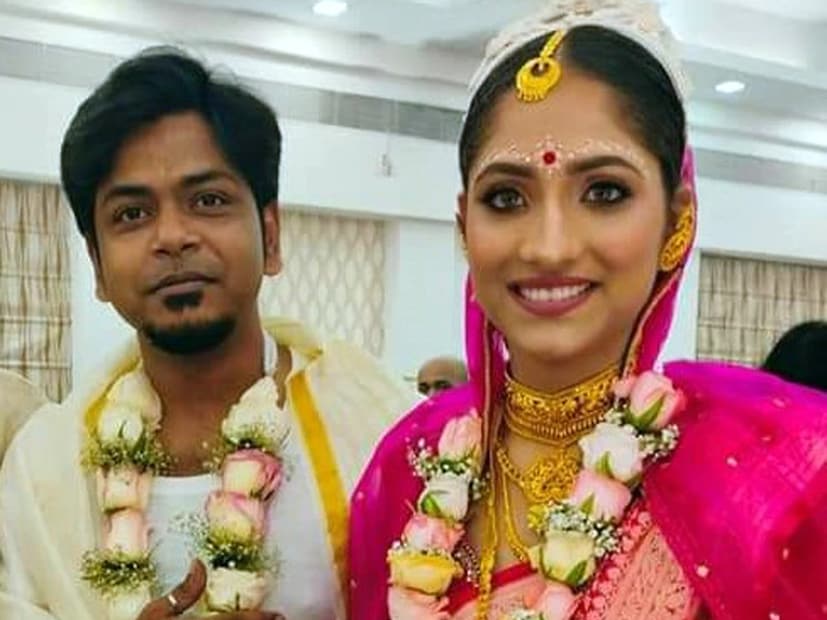 বিয়ের ১ বছর হওয়ার আগে কোল আলো করে এসেছে প্রথম সন্তান৷ ৪ ফেব্রুয়ারী ছেলে হওয়ার সুখবর ভক্তদের সঙ্গে সোশ্যাল মিডিয়ায় শেয়ার করেন দুর্নিবার৷ তবে বাবা হতে না হতেই এবার চরম বিপাকে পড়লেন গায়ক৷