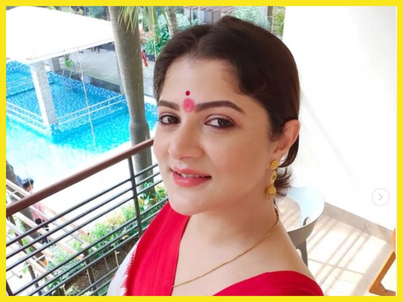 এই শুভ কাজের সূচনার আগে মাতৃদর্শন করতে সোমবার তারাপীঠ মন্দিরে গিয়েছিলেন অভিনেত্রী ৷ ছবি সৌজন্যে ইনস্টাগ্রাম ৷ 