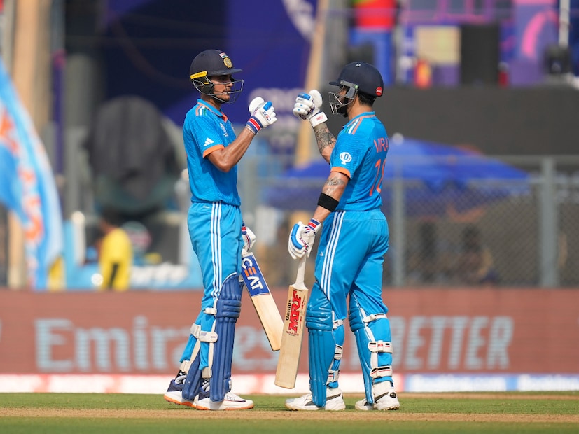 ২২ গজে শুভমান গিলের ২০২৩ সাল স্বপ্নের মত কেটেছে। অনবদ্য ব্যাটিং করেছেন তিনি। বিরাট কোহলিও দুরন্ত ফর্মে ছিলেন। ওডিআই বিশ্বকাপেও সর্বোচ্চ স্কোরার হয়েছেন।