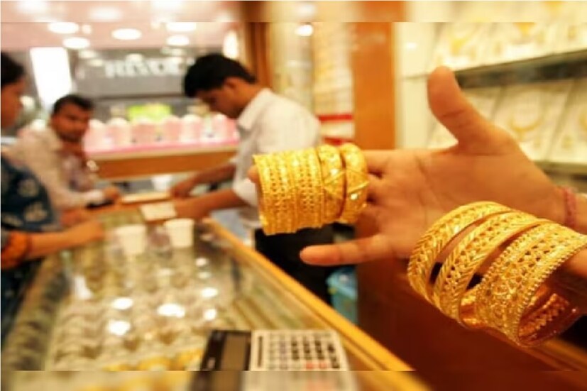 Discount Offers on Gold and Diamond: ধনতেরাস এবং দীপাবলি উপলক্ষ্যে  সোনা কেনা অত্যন্ত শুভ বলে মনে করা হয়। ফলে সারা ভারতেই এই সময়ে সমস্ত গয়নার দোকানে সোনার কেনাকাটি প্রবল বৃদ্ধি পায়৷ একাধিক জুয়েলারি ব্র্যান্ড গ্রাহকদের আকৃষ্ট করতে বিভিন্ন  ডিসকাউন্ট অফার নিয়ে হাজির পাশাপাশি একাধিক জায়গার কেনাকাটায় নানারকম ফ্রি গিফটের অফার রয়েছে৷