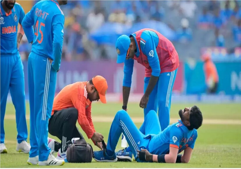 ওডিআই বিশ্বকাপ চলাকালীন চোট বাংলাদেশ ম্যাচে গোড়ালিতে চোট পেয়েছিলেন হার্দিক পান্ডিয়া। তারপর থেকে আর ক্রিকেট ফেরা হয়নি তারকা অলরাউন্ডারের। বর্তমানে জাতীয় ক্রিকেট অ্যাকাডেমিতে রিহ্যাব সারছেন হার্দিক।
