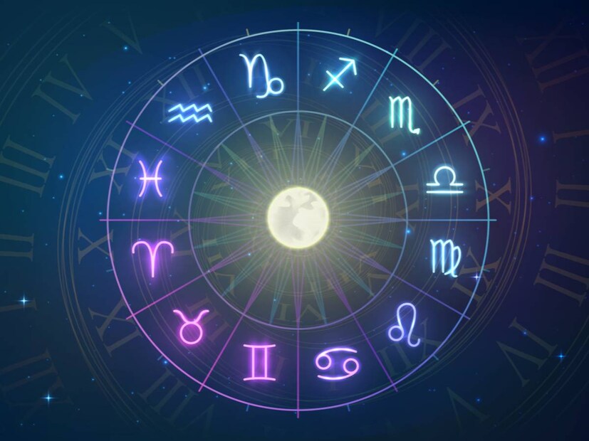 Lucky Zodiacs: জ্যোতিষশাস্ত্রের বিশ্বাস অনুযায়ী চাঁদ পৃথিবীর মানুষের জন্য খুব গুরুত্বপূর্ণ, জ্যোতিষে চাঁদকেও গ্রহ হিসেবে গণ্য করা হয়। মানসিকতার ক্ষেত্রে চন্দ্রের প্রভাব থাকে বলে মনে করা হয়। যদি কোনও ব্যক্তির কুণ্ডলীতে চন্দ্র দুর্বল থাকে, তাহলে সেই ব্যক্তি মানসিক যন্ত্রণার মধ্য দিয়ে যান সারা জীবন, এমনই মনে করা হয়। 