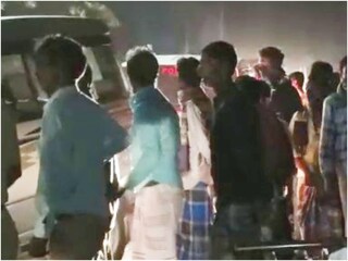 দেহ ফেলে বিক্ষোভ পরিবারের