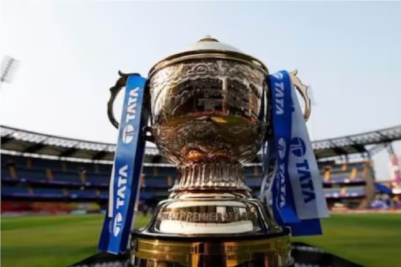 টিডিএস কাটার ক্ষেত্রে ভারতীয় ক্রিকেটার ও বিদেশী ক্রিকেটারদের ক্ষেত্রে আলাদা নিয়ম মানা হয়। ভারতীয় ক্রিকেটারদের মোট নিলাম মূল্যের ১০ শতাংশ টিডিএস দিতে হয়। সেখানে বিদেশীদের ২০ শতাংশ টিডিএস দিতে হয়।