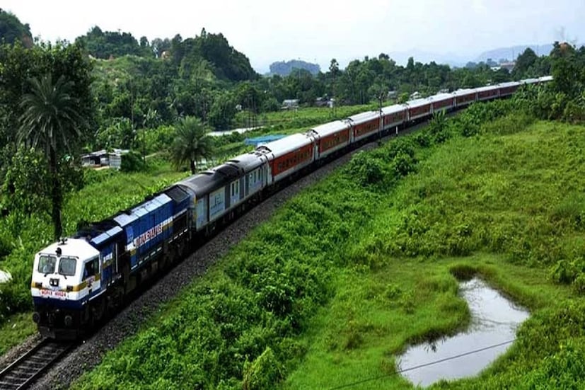 টিকিট পরীক্ষকরা এই নিয়ম না মানলে তাদের বিরুদ্ধেও ব্যবস্থা নিতে পারে রেল কর্তৃপক্ষ৷ 