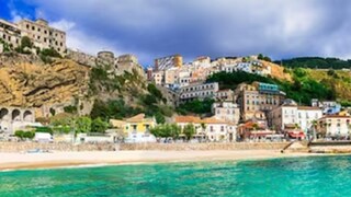 পাহাড় আর সমুদ্রে ঘেরা ইতালির এই গ্রামে থাকতে চান? সরকার ২৭ লাখ টাকা দেবে, সুযোগ হারাবেন না (Credit- Canva)