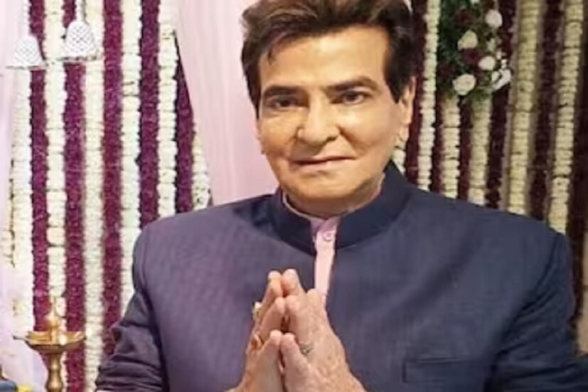 'ডন' এমন একটি সিনেমা যা অমিতাভ বচ্চন এবং শাহরুখ খানকে দিয়েছে হিট। এই মুহূর্তে আলোচনার কেন্দ্র 'ডন ৩'। অমিতাভ বচ্চন এবং শাহরুখ খানের পর এই ছবির দায়িত্ব গিয়ে পড়েছে রণবীর সিংহের উপর। ১৯৭৮-এ তৈরি হয়েছিল ডন। ওই বছরটা ছিল একেবারেই অমিতাভ বচ্চনের। এই বছরের ১০টি সর্বাধিক আয় করা ছবির মধ্যে তিনটিই ছিল তাঁর৷ পরিচালক চন্দ্র বারোট যখন ডন তৈরি করেছিলেন, সম্ভবত তখন স্বপ্নেও কেউ ভাবেনি ছবিটি বক্স অফিসে ইতিহাস তৈরি করবে।