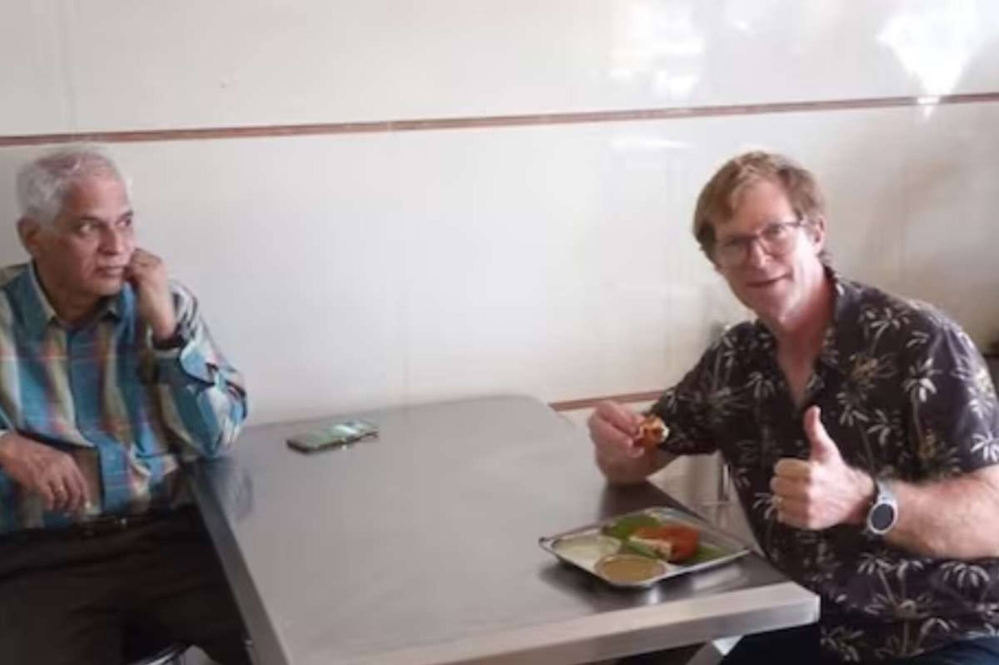 ড্রাইভারের জন্য খাবার নেননি? বেঙ্গালুরুতে জন্টিকে কটাক্ষ! এক হাত নিলেন তারকাও