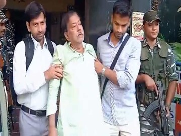 কেমন আছেন জ্যোতিপ্রিয় মল্লিক?