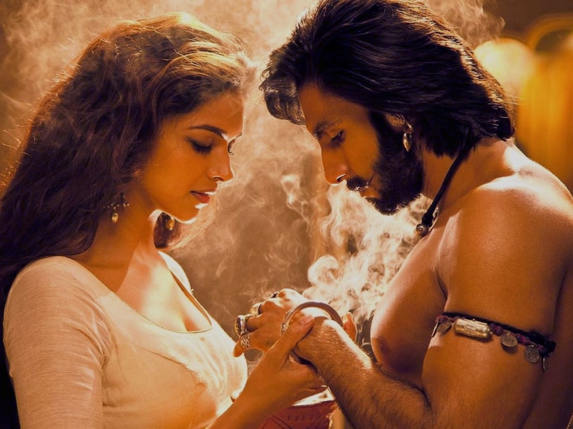গোলিয়ওঁ কি রাসলীলা রাম-লীলা: এই ছবিতে লীলা চরিত্রটির অফার গিয়েছিল ক্যাটরিনার কাছে। কিন্তু অজ্ঞাত কোনও কারণে ছবিটি করতে রাজি হননি তিনি। এর ফলে ছবিটির প্রস্তাব গিয়েছিল দীপিকার কাছে। আর ২০১৩ সালে ‘গোলিয়ওঁ কি রাসলীলা রাম-লীলা’ ছবিই হয়ে ওঠে দ্বিতীয় ব্লকবাস্টার।