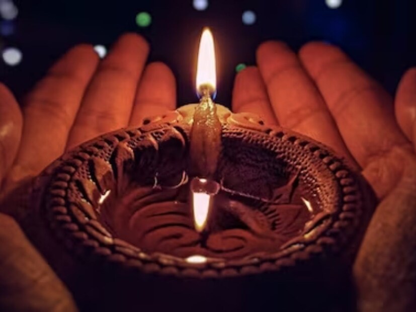 এতে নিরাপত্তা ও সুরক্ষা যেমন বজায় থাকে, তেমনই একটি আলোর দীর্ঘ দিন পর্যন্ত ব্যবহার করা যেতে পারে। ভাল, নামী ব্র্যান্ডের আলো অনেক বেশিদিন পর্যন্ত ব্যবহার করা যেতে পারে। শর্ট-সার্কিটের আশঙ্কাও কম হয়।