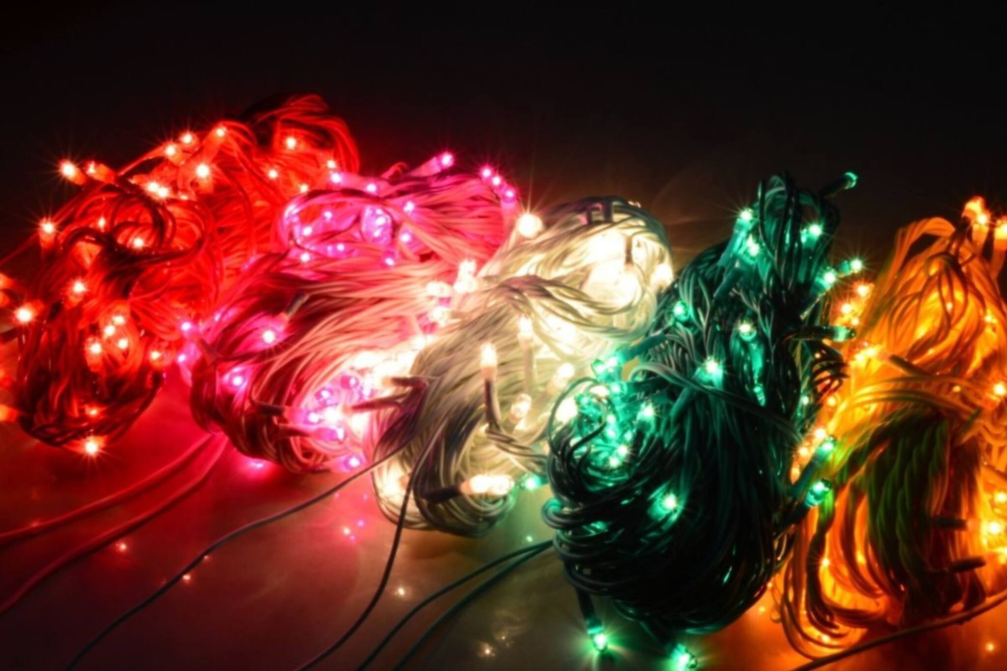 আলো দিয়ে ঘর সাজাবেন? কোন আলো কিনবেন? দীপাবলির আগে অবশ্যই মাথায় রাখুন এইসব বিষয়