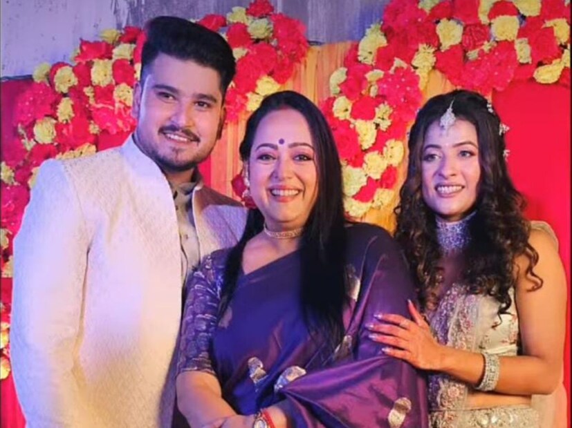 টলিপাড়া জুড়ে বিয়ের সানাই। বছর শেষে প্রিয় মানুষদের সঙ্গে গাঁটছড়া বাঁধবেন সন্দীপ্তা, শ্রীপর্ণার মতো টেলিভিশন জগতের সব পরিচিত মুখেরা। এই মাসেই চার হাত এক হবে স্বর্ণদীপ্ত ঘোষ ও অর্পিতা মন্ডলের।