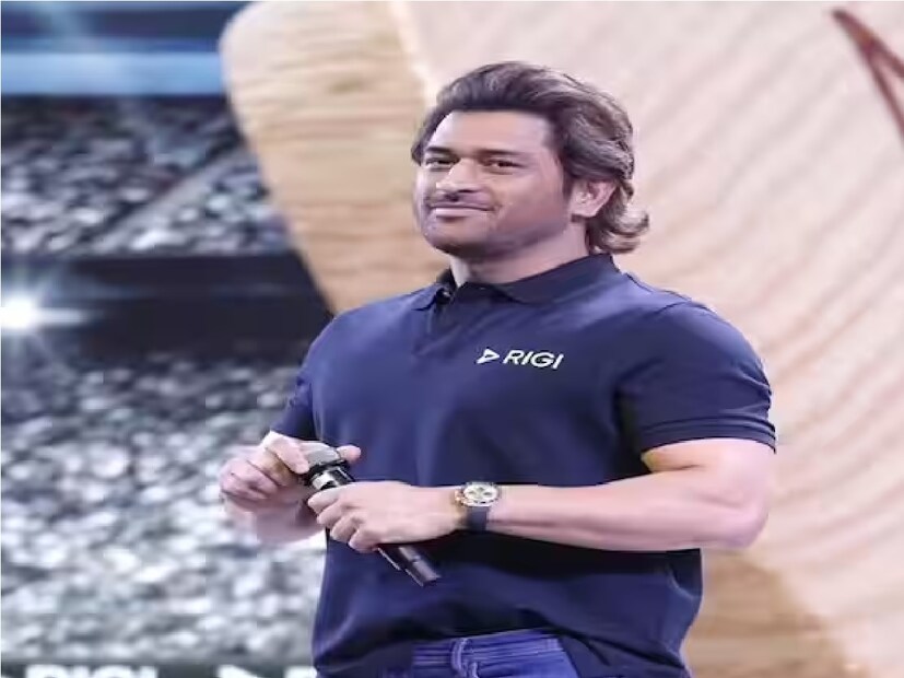 স্টেট ব্যাঙ্ক অফ ইন্ডিয়া দেশের সর্ববৃহৎ পাবলিক সেক্টর ব্যাঙ্ক, মহেন্দ্র সিং ধোনিকে তাঁরা ব্র্যান্ড অ্যাম্বাসাডর হিসাবে নিয়োগ করেছে৷ অতি সম্প্রতি তাঁরা এই মেগা ঘোষণা করেছে৷