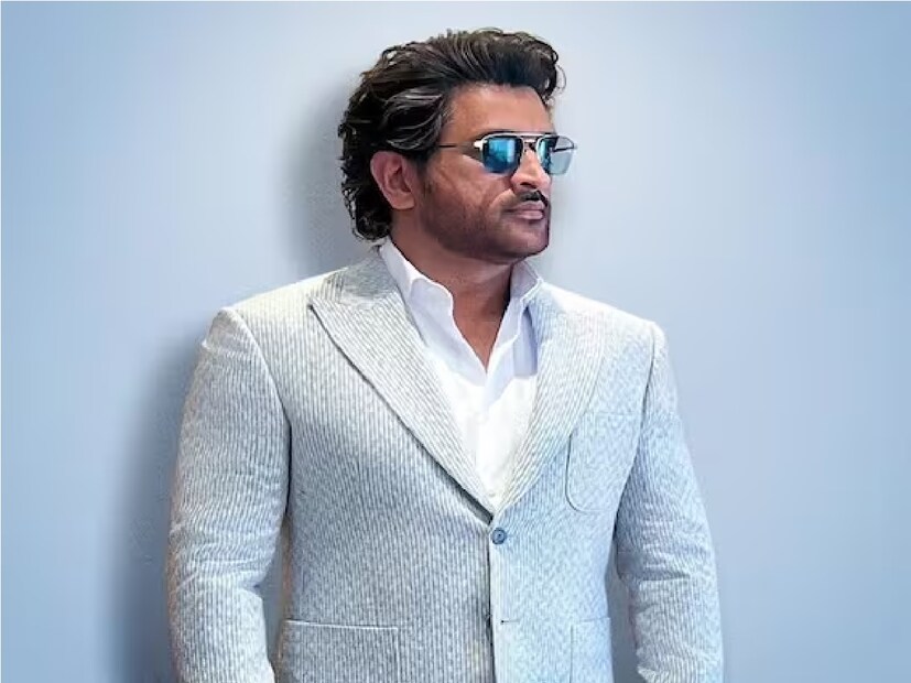 এর আগে রিলায়েন্স ইন্ডাস্ট্রিজের জিওমার্ট প্রাক্তন ভারতীয় অধিনায়ক এমএস ধোনিকে তার ব্র্যান্ড অ্যাম্বাসেডর করার ঘোষণা করেছিল।