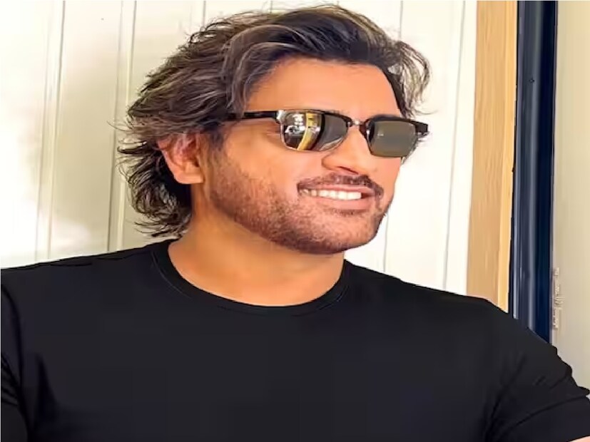 তবে ক্রিকেটের টানে চাকরি ছাড়ার পর বাকিটা ইতিহাস। ধোনির অ্যাপয়েন্টমেন্ট লেটারের ছবিতে নানা ধরনের কমেন্টও পড়েছে। কেউ লিখেছেন - আর বাকিটা ইতিহাস। অপর একজন লিখেছেন - বাহ, অদ্ভুত।