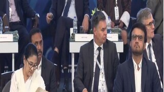 বাণিজ্য সম্মেলনে মমতার পাশে সৌরভ৷ 