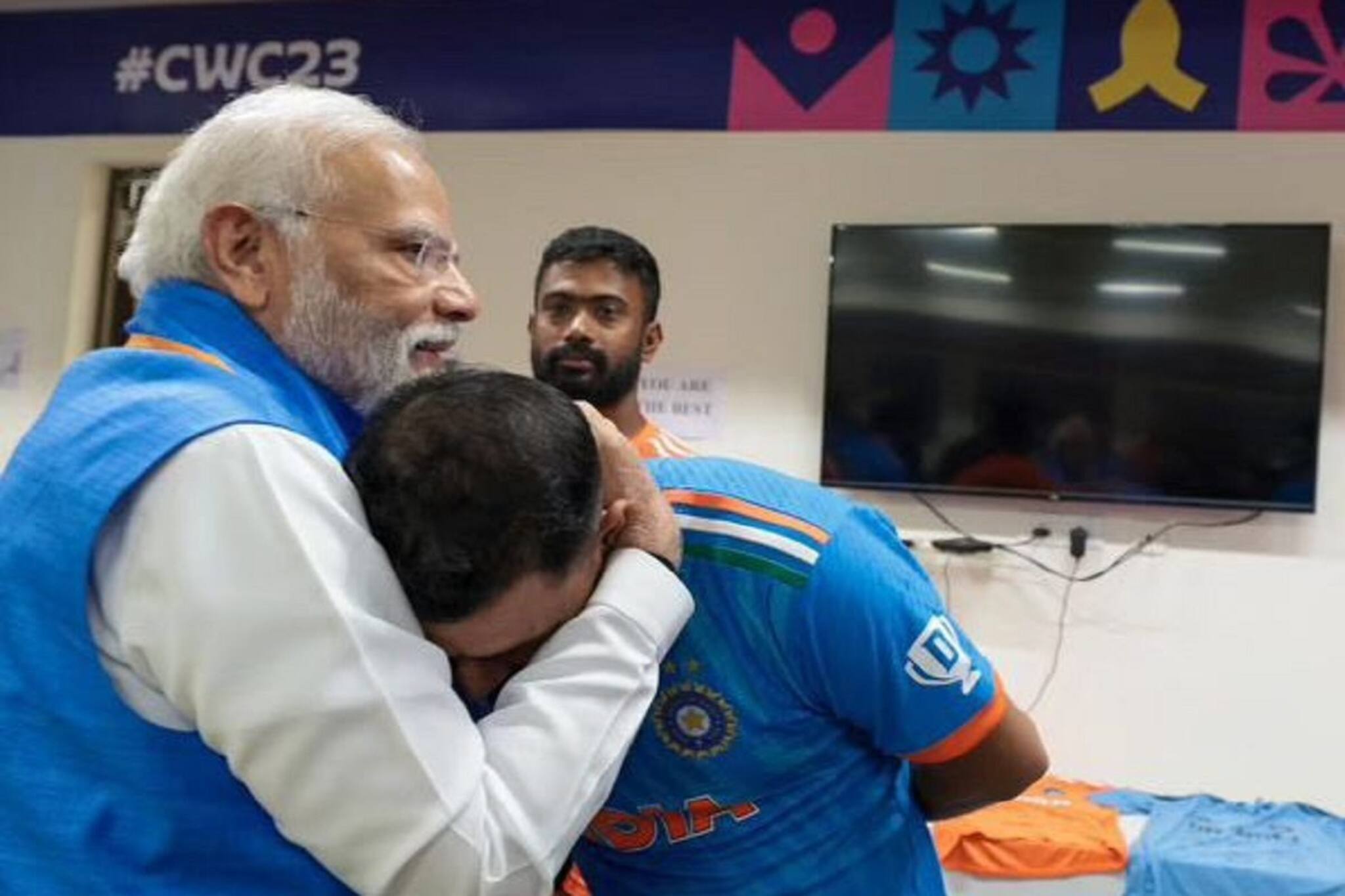 ফাইনাল হারের পর ড্রেসিং রুমে পিএম মোদী,কেমন লেগেছিল শামির?মুখ খুললেন তারকা পেসার