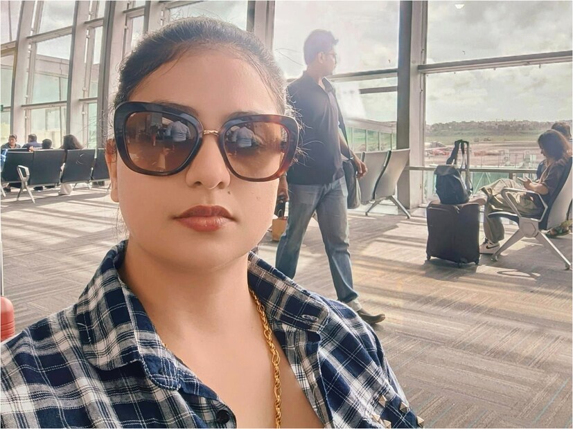 এরপরেই ইঙ্গিতপূর্ণ ভাবে হাসিন জাহান বলেন, 'তোমার চালাকি এবার বেরিয়ে যাবে। কর্মফল কাউকে ছাড়ে না। এবার তুমি ভেবে নাও, লোভকে দাও বিদায়। না হলে নিজের কর্মফলের জন্য ভোগার অপেক্ষায় তৈরি থাকো।' (ছবি সৌজন্যে- মহম্মদ শামি এবং হাসিন জাহানের ফেসবুক প্রোফাইল)