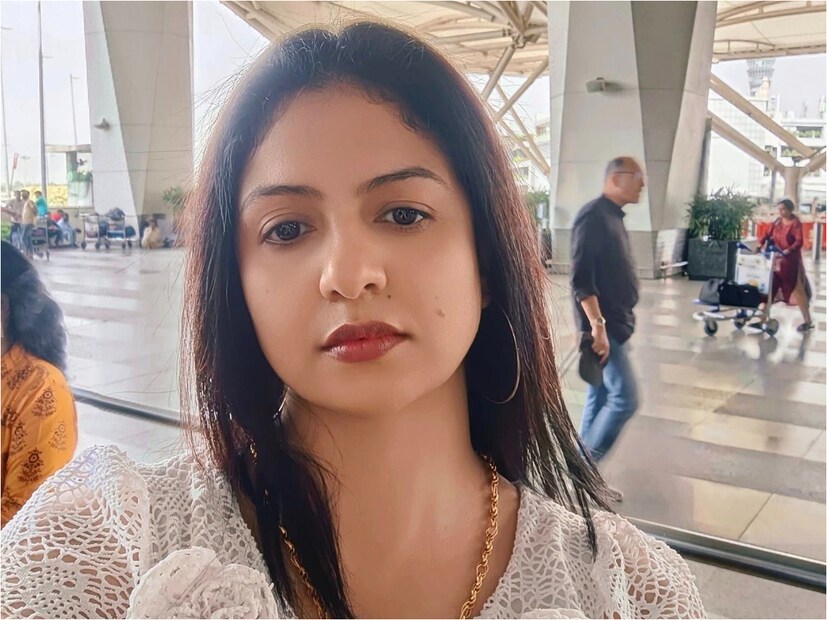 সেই পোস্টে দেখা যাচ্ছে বিমানে করে যাচ্ছেন হাসিন জাহান। প্রসঙ্গত, আগামীকালই বিশ্বকাপের ফাইনাল অনুষ্ঠিত হতে চলেছে আহমেদাবাদে। (ছবি সৌজন্যে- হাসিন জাহানের ফেসবুক প্রোফাইল)