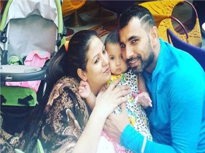 শামির মেয়ে কী টিভিতে বাবার খেলা দেখে?‘‘আমার জীবনে বারবার জোর করে মহম্মদ শামিকে ঢুকিয়ে দেওয়া হয়৷  আমাদের বাড়িতে টিভি খুব কম চলে, বেবো জেদ করলে ওকে কার্টুন দেখতে দিতে হয়৷ কার্টুনেই ওর আগ্রহ৷ আমার ও আমার বাচ্চার কারোরই ক্রিকেটে কোনও শখ নেই৷’’