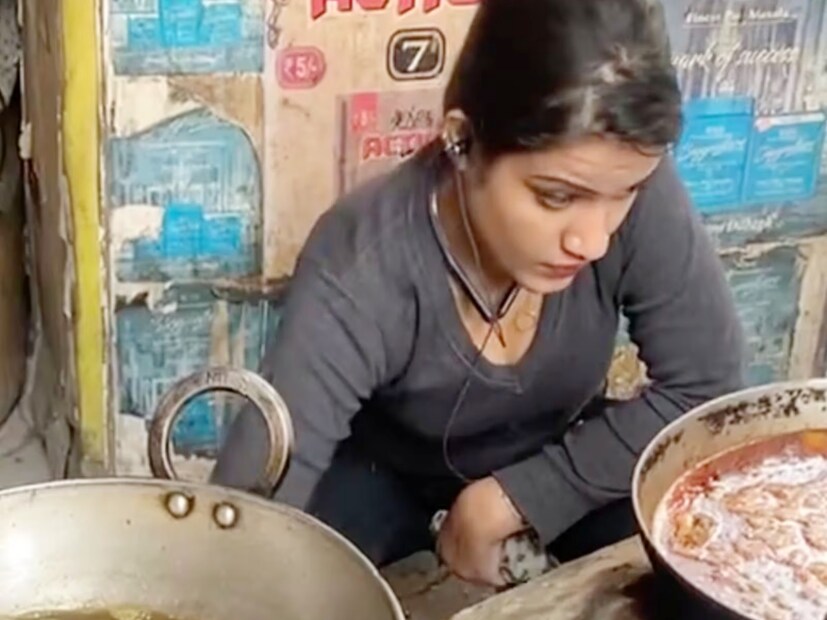ভাইরাল ভিডিও সোশ্যাল মিডিয়া থেকে প্রাপ্ত। নিউজ ১৮ বাংলা এর কোনও সত্যতা যাচাই করে না।(ভাইরাল ছবি)