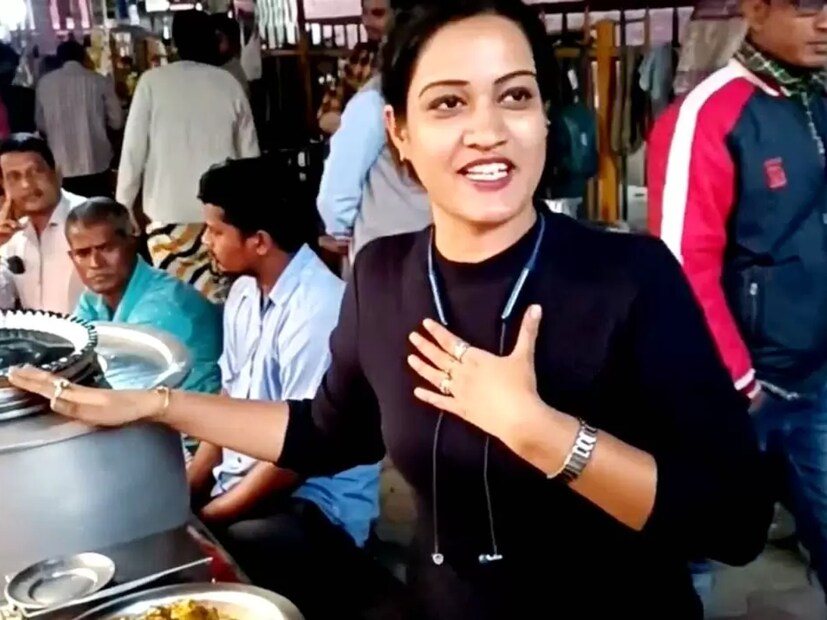 ভাইরাল ভিডিওতে রান্নার ফাঁকে এক ব্যক্তির সঙ্গে কথা বলতে দেখা যায় নন্দিনীকে। সেই সময় নন্দিনী তাঁকে বলেন, "কাজের চাপ এখন আগের থেকে অনেক বেশি।"(ভাইরাল ছবি)