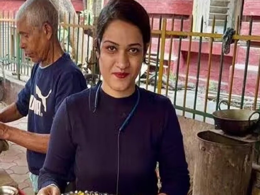নন্দিনী আরও বলেন, "নদীর ওপারে থাকলে কথা বলা খুব সোজা। একূলের লোকেদের জানা আছে, একূলে কী আছে। ক্যামেরাতে নাকি ফোকাস হয়ে গেছি।" (ভাইরাল ছবি)