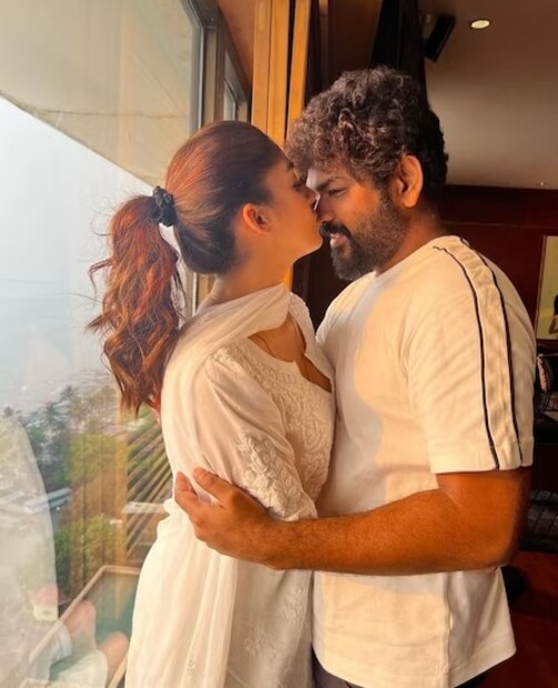 আনফলো করে ফের ফলো করেছেন বলে ধারণা করা হচ্ছে। তার মানে কি স্বামী-স্ত্রীর মধ্যে কেবল সাময়িক বিবাদ ঘটেছিল বলেই এই ফলাফল?