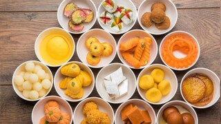 নানা স্বাদের মিষ্টির সম্ভার সাজিয়ে অপেক্ষা করে পশরা