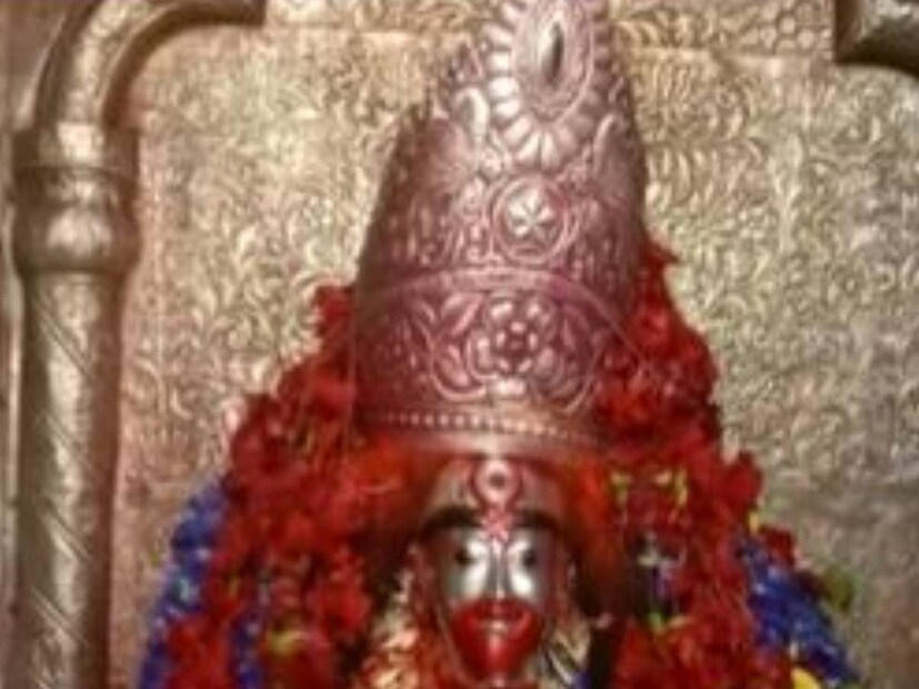 কালীপুজোর পর দিন সকালেও তারাপীঠ মন্দিরে উপচে পড়ছে ভক্তদের ভিড়৷ সোমবারও দুপুর পর্যন্ত অমাবস্যা তিথি ছিল৷ এদিনও পুণ্যার্থীদের ঢল নামে মন্দির প্রাঙ্গণে৷ (প্রতিবেদন: অক্ষয় ধীবর)