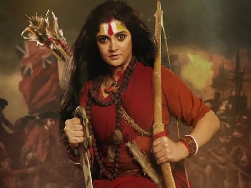 দেবী চৌধুরানীর জন্য বিশেষ প্রস্তুতি নিয়েছেন শ্রাবন্তী। শিখেছেন ঘোরসওয়ারিও। দেবী চৌধুরানী রূপে তাঁকে দেখে মুগ্ধ অনুরাগীরা।