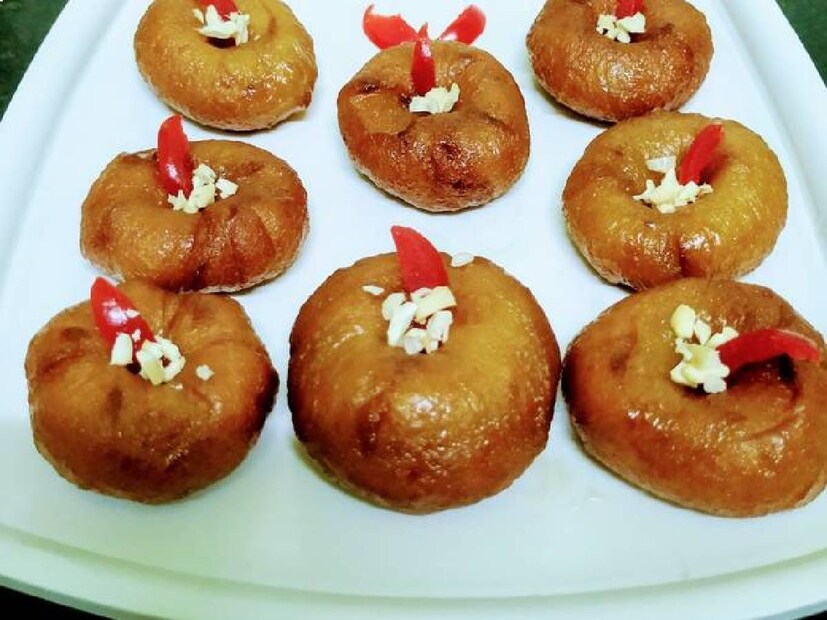  আপনার ভাইয়ের রাশি যদি মকর হয়, তাহলে তাঁকে বালুশাহী মিষ্টি খাওয়ান। কুম্ভ যদি আপনার ভাইয়ের রাশি হয়, তাহলে তাঁর পাতে কালাকাঁদ অবশ্যই রখুন। ভাইয়ের রাশি মীন হলে তাঁর প্লেটে এমন মিষ্টি অবশ্যই রাখবেন যেখানে দুধ ও জাফরান ব্যবহার করা হয়েছে৷