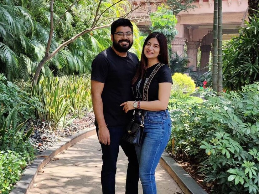 বিয়ের দিন লাল শাড়িতে সেজে উঠবেন সন্দীপ্তা। ভোজনপর্বেও থাকবে বাঙালিয়ানার ছোঁয়া। ভালবাসার মানুষের সঙ্গে নতুন জীবন শুরু করবেন অভিনেত্রী।