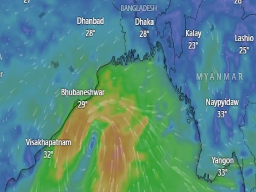  হাওয়া দফতরের খবর অনুযায়ী, সাগরে জন্ম নেওয়া নিম্নচাপ শক্তি বাড়িয়ে আগামিকালই পরিণত হবে ঘূর্ণিঝড়ে। সেই ঘূর্ণিঝড়ের নাম দেওয়া হয়েছে ‘মিধিলি’। এই ঝড়ের নামকরণ করেছে মলদ্বীপ। আগামিকাল সকালেই সাগরের অতি গভীর নিম্নচাপ ঘূর্ণিঝড়ে পরিণত হয়ে জন্ম দেবে এই মিধিলির।