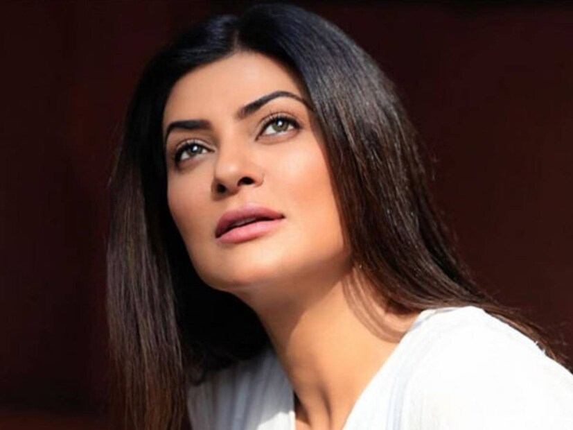 সেই প্রতিযোগিতার জন্য বিকিনি পরতে হয়েছিল। বাবাকে তিনি কথা দিয়েছিলেন, সেই পোশাকে অশ্লীল নয়, বরং আরও রুচিশীল দেখাবে তাঁকে। মিস ইউনিভার্সের শিরোপা জিতে নিয়েছিলেন সুস্মিতা।