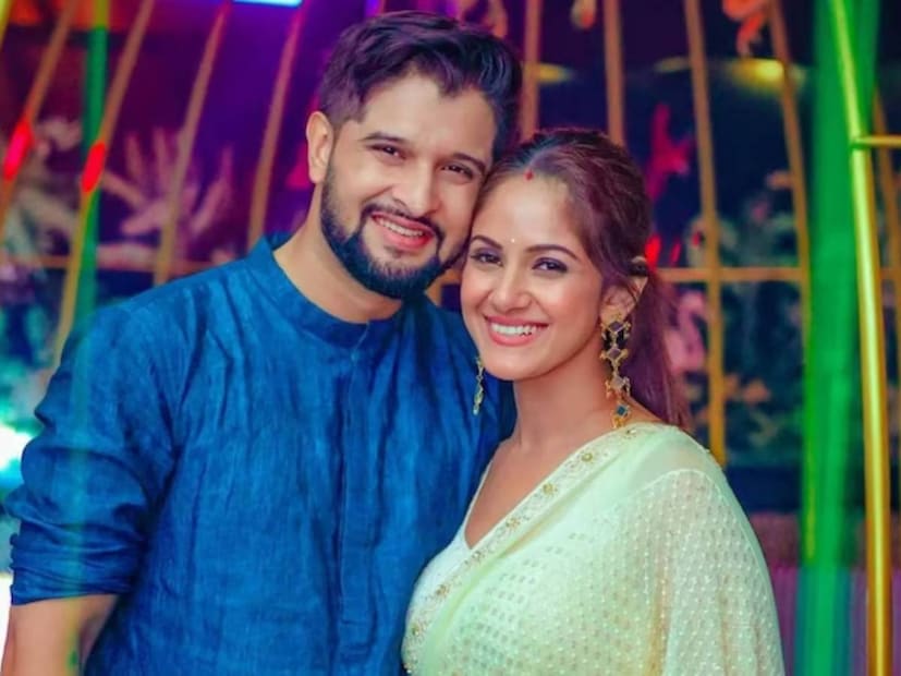 একেবারেই না। নিছকই মজার ছলে এই রিল তৈরি করেছেন নীল-তৃণা। একে অপরের সঙ্গে দিব্যি সুখে সংসার করছেন তাঁরা।  