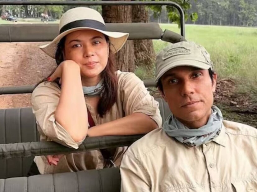 জীবনের নতুন অধ্যায়ের শুরুর জন্য সকলের কাছ থেকে আশীর্বাদ চেয়ে নিয়েছেন রণবীর। তাঁদের বিশেষ দিনের সাক্ষী থাকবেন পরিবার-পরিজন এবং আত্মীয়রা।